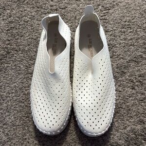 Ilse Jacobsen Women’s Size 38 White shoes
Incredibly Comfortable!